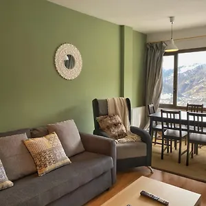 En A Pie De Pistas, Wifi Y Parquin Apartment